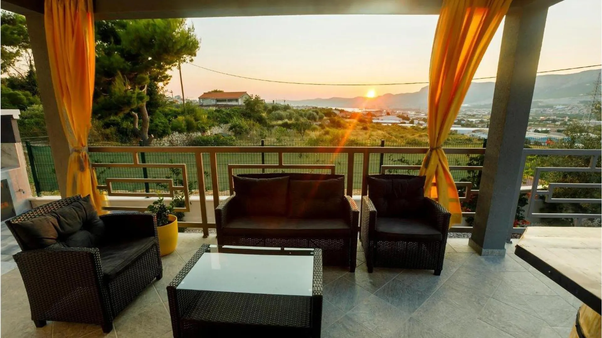 Σπίτι διακοπών 4 Bedroom Cozy Home In Σπλιτ Κροατία